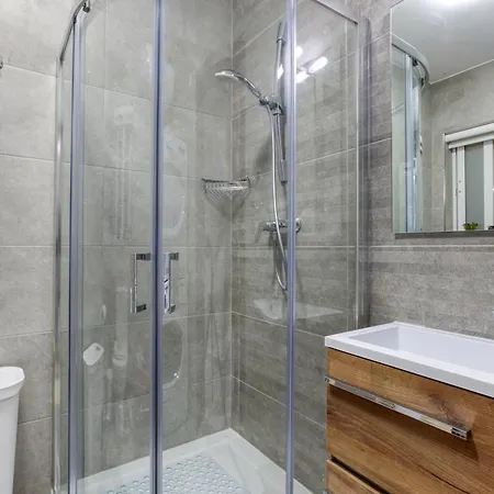 Lovely 3br With Private Balcony & Views In By 360 Estates Apartament *
