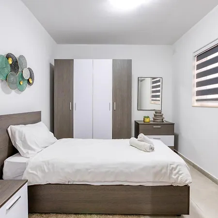 Apartament Lovely 3br With Private Balcony & Views In By 360 Estates