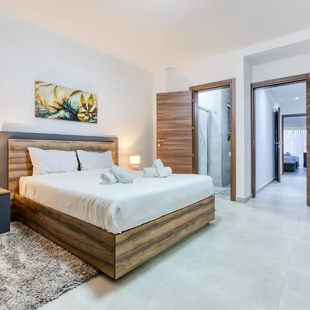Lovely 3br With Private Balcony & Views In By 360 Estates Apartament *