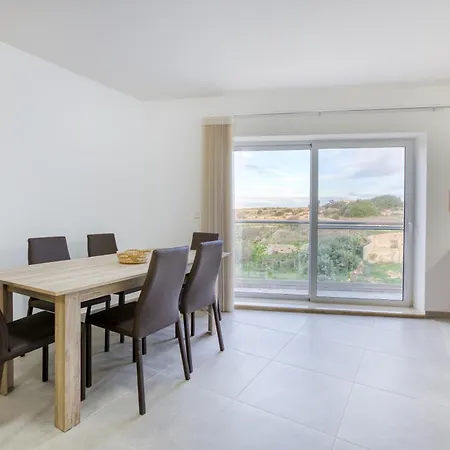 Lovely 3br With Private Balcony & Views In By 360 Estates