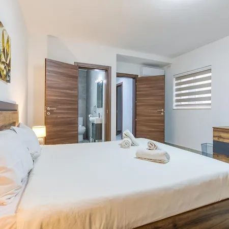 Lovely 3br With Private Balcony & Views In By 360 Estates Apartament Mgarr