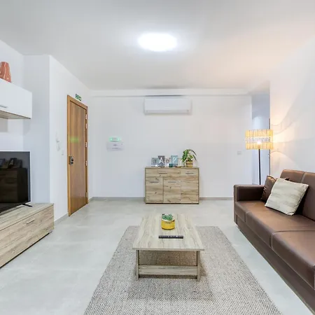 Lovely 3br With Private Balcony & Views In By 360 Estates Apartament Mgarr