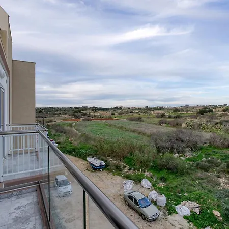 Lovely 3br With Private Balcony & Views In By 360 Estates Apartament *