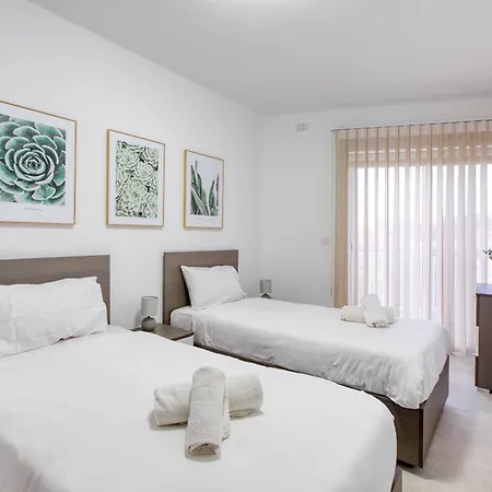 Apartament Lovely 3br With Private Balcony & Views In By 360 Estates Mgarr