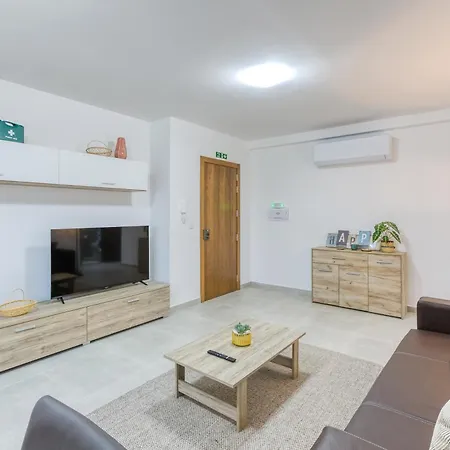 Lovely 3br With Private Balcony & Views In By 360 Estates Apartament Mgarr