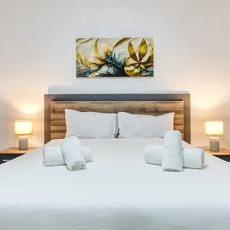 Lovely 3br With Private Balcony & Views In By 360 Estates *