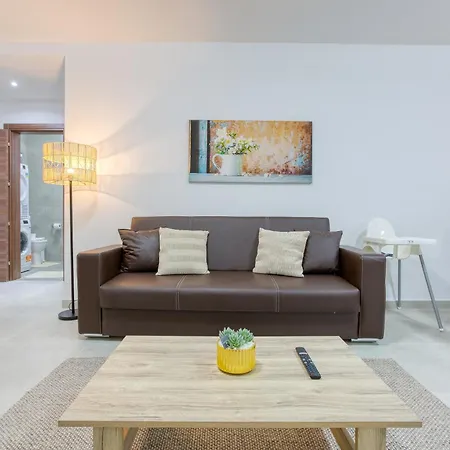 Lovely 3br With Private Balcony & Views In By 360 Estates *