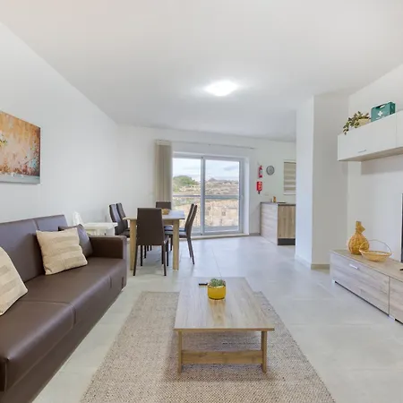 Διαμέρισμα Lovely 3br With Private Balcony & Views In By 360 Estates