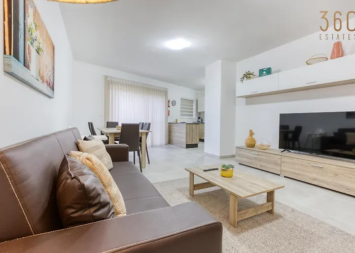 Lovely 3br With Private Balcony & Views In By 360 Estates Appartement *