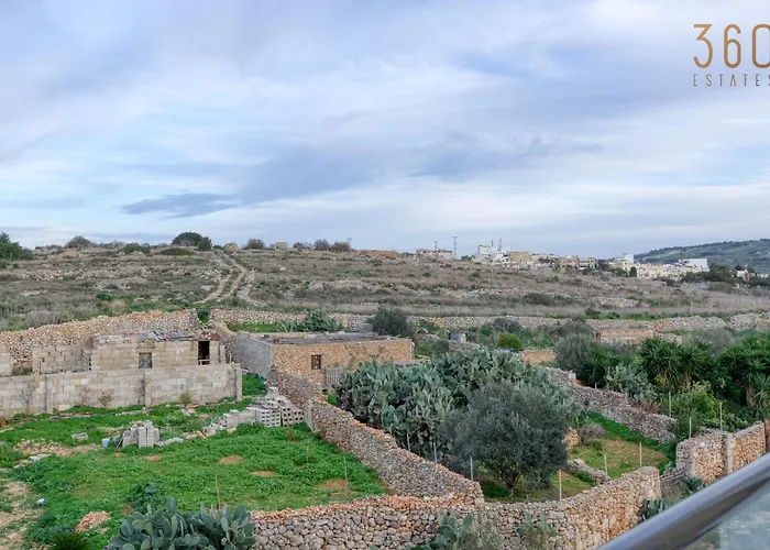 Lovely 3br With Private Balcony & Views In By 360 Estates