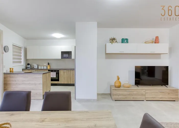 Appartement Lovely 3br With Private Balcony & Views In By 360 Estates Mgarr