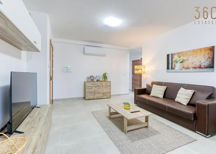 Lovely 3br With Private Balcony & Views In By 360 Estates Appartement *