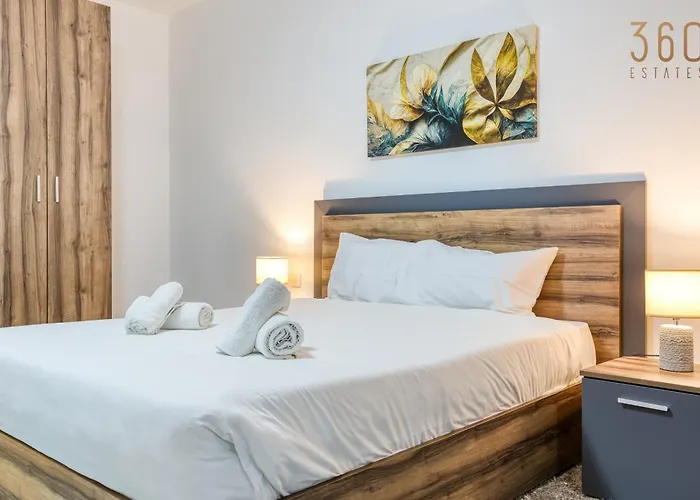 Lovely 3br With Private Balcony & Views In By 360 Estates Appartement