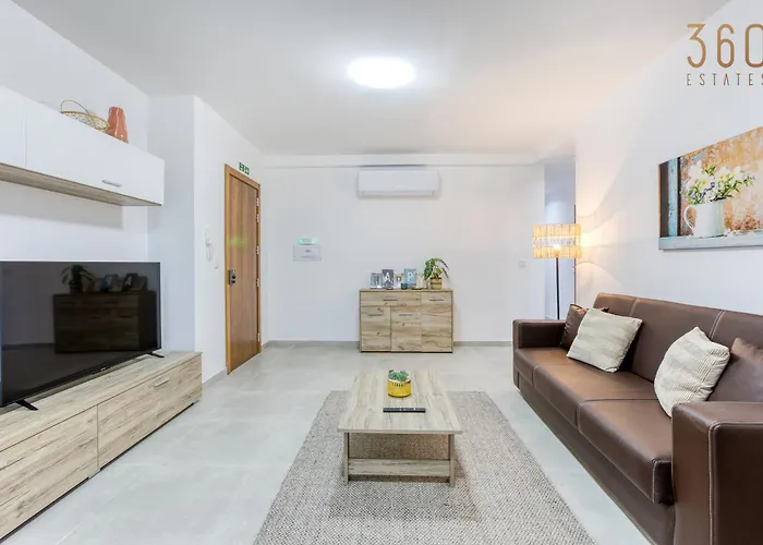 Lovely 3br With Private Balcony & Views In By 360 Estates Daire Mgarr