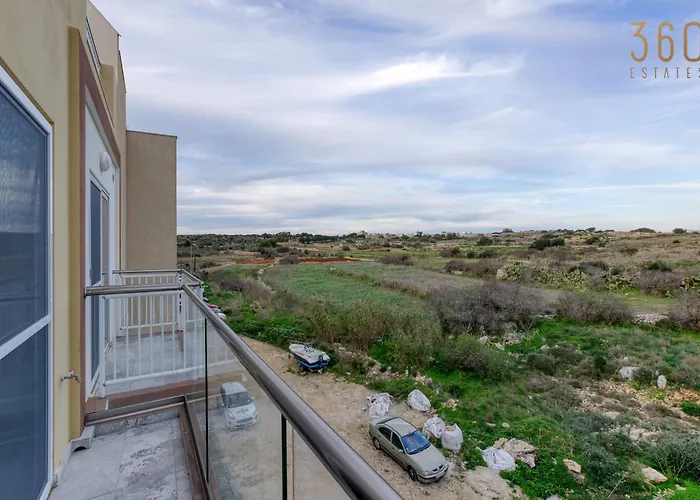 Lovely 3br With Private Balcony & Views In By 360 Estates Appartement *