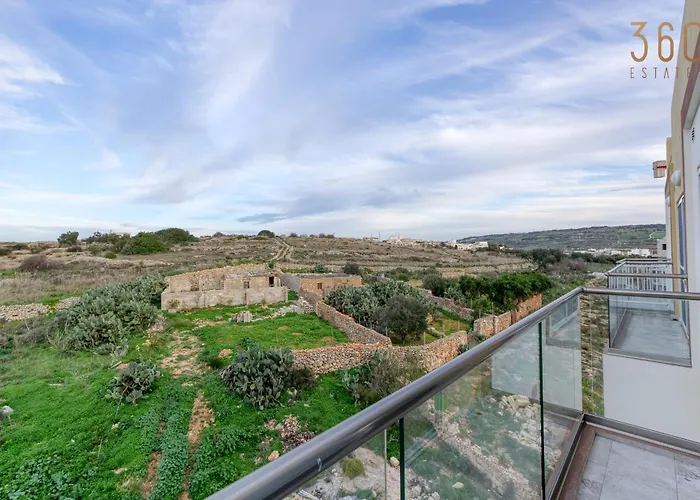 Daire Lovely 3br With Private Balcony & Views In By 360 Estates Mgarr