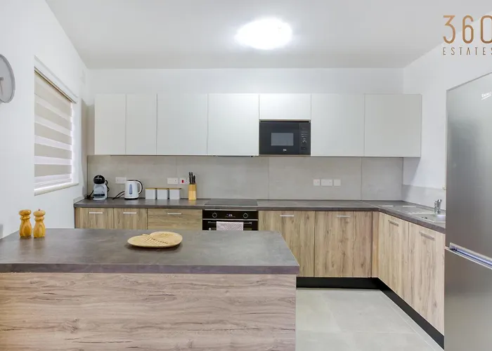 Lovely 3br With Private Balcony & Views In By 360 Estates Mgarr