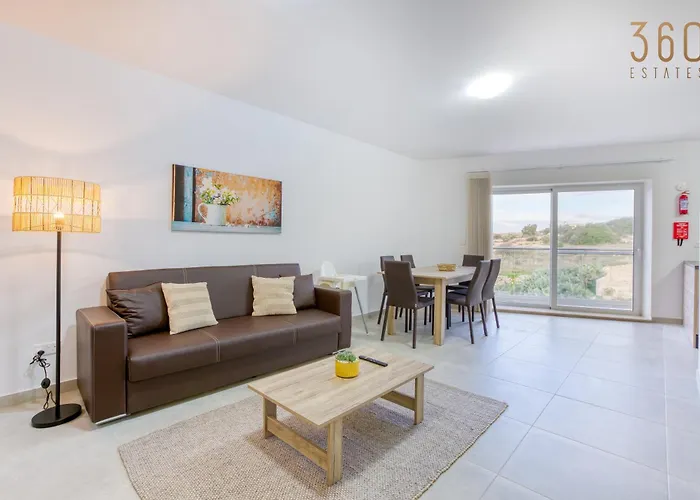 Lovely 3br With Private Balcony & Views In By 360 Estates Daire Mgarr