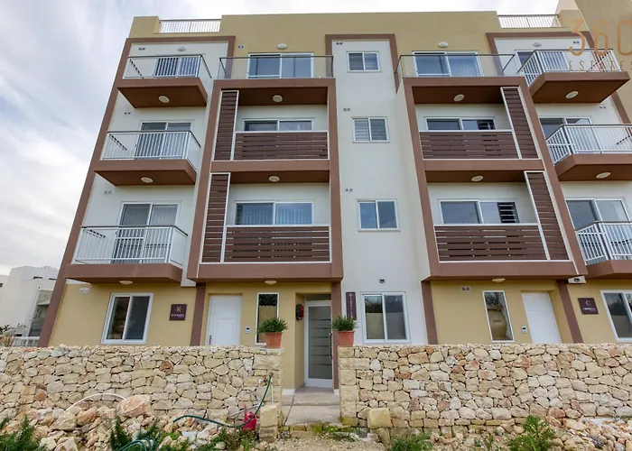 Lovely 3br With Private Balcony & Views In By 360 Estates Appartement Mgarr